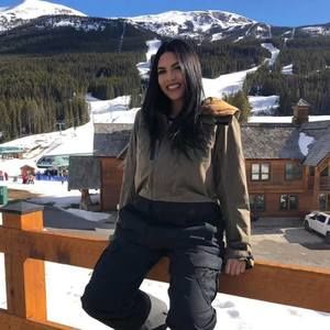 Meet your Posher, Hilary